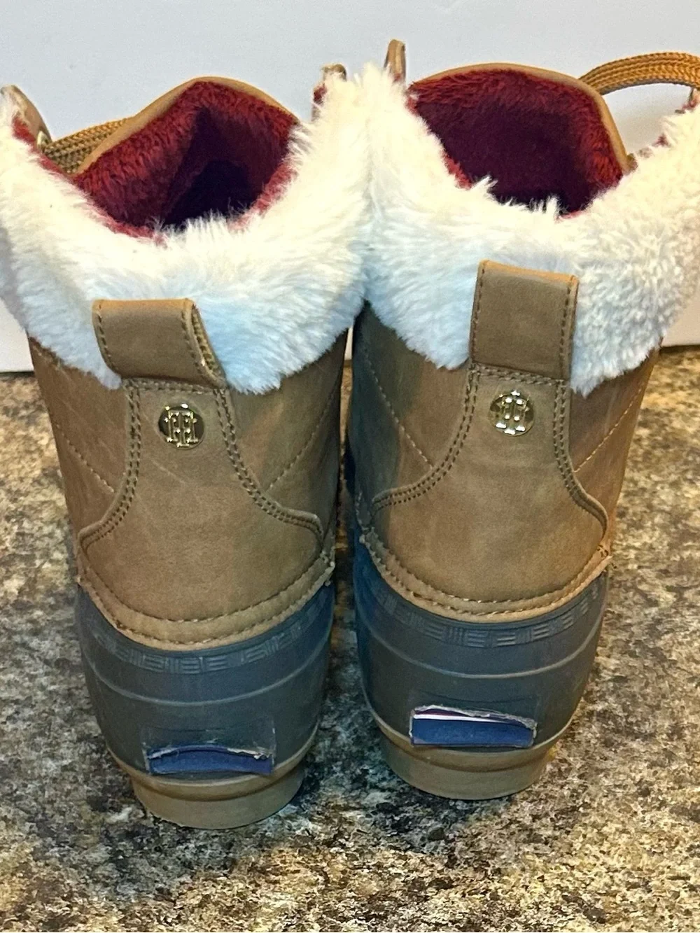 Tommy Hilfiger Tan Brown Lace-Up Duck Boots with White Faux Fur